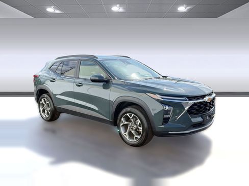Used 2025 Chevrolet Trax LT image 6