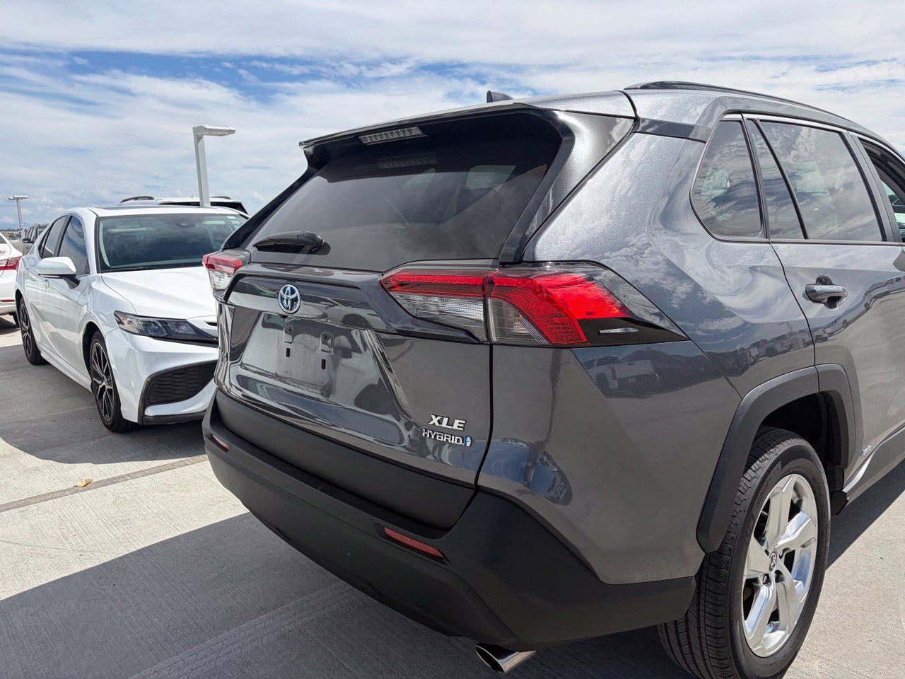 Used 2021 Toyota RAV4 XLE Premium AWD/4WD image 4