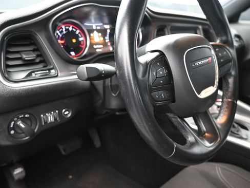 Used 2022 Dodge Challenger SXT RWD image 12