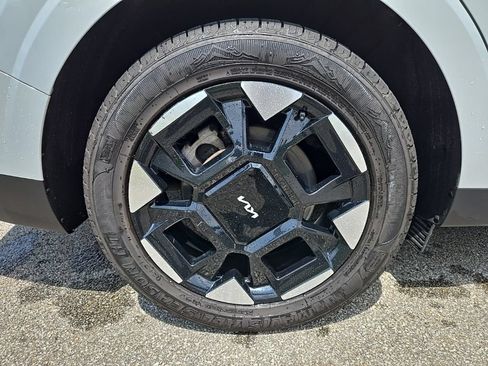 Certified 2025 Kia Carnival EX FWD image 10