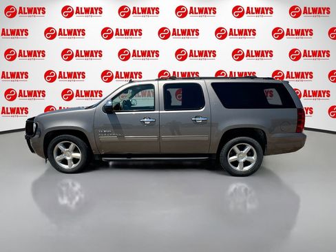 Used 2014 Chevrolet Suburban LT w/ Texas Edition RWD image 10