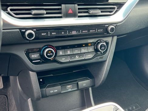 Used 2022 Kia Niro EX w/ Cold Weather Package image 23