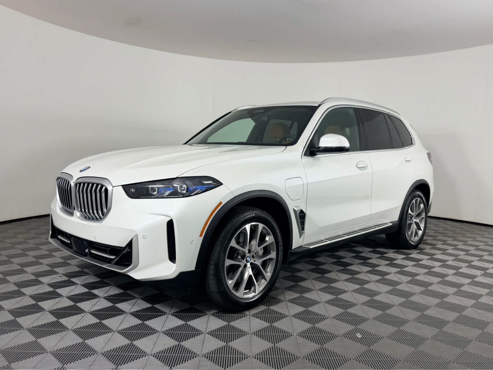 Used 2026 BMW X5 xDrive50e w/ Executive Package AWD/4WD image 7