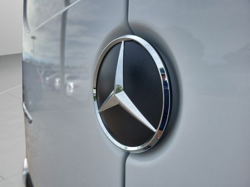 Used 2025 Mercedes-Benz Sprinter 2500 image 37