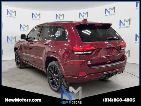 Used 2021 Jeep Grand Cherokee Laredo X AWD/4WD image 3