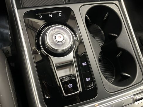 Used 2025 Kia Carnival SX w/ SX Dark Edition Package FWD image 19