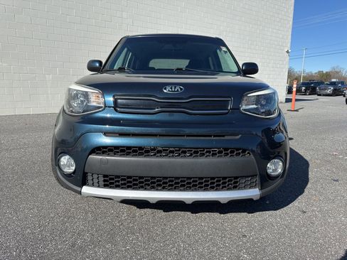 Used 2017 Kia Soul + image 2