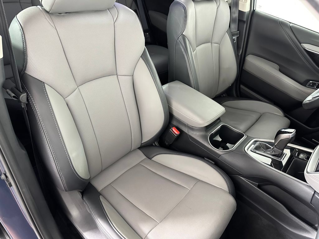 Used 2025 Subaru Outback Limited AWD/4WD image 30