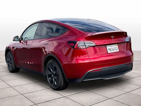 Used 2024 Tesla Model Y 2WD image 7