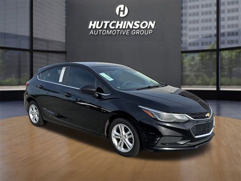Used 2018 Chevrolet Cruze LT w/ Convenience Package image 1