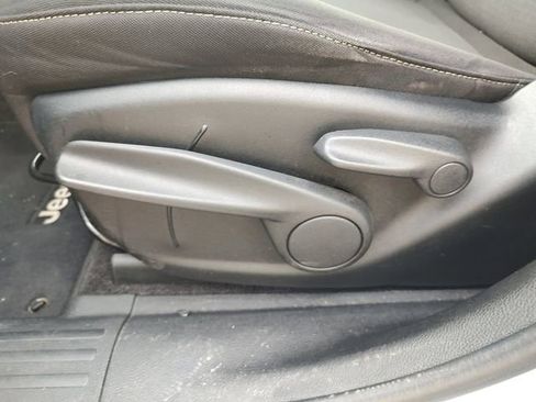 Used 2016 Jeep Cherokee Latitude FWD image 26