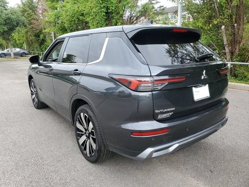 Used 2025 Mitsubishi Outlander SE AWD/4WD image 3