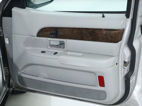 Used 2005 Mercury Grand Marquis LS image 30