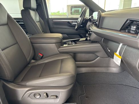New 2026 Chevrolet Suburban LT RWD image 24