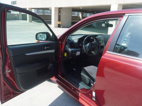 Used 2011 Subaru Legacy 2.5i image 24