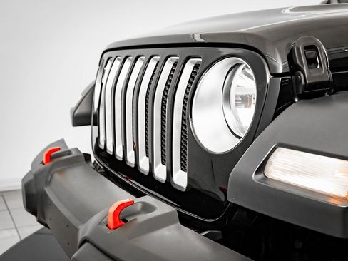 Used 2019 Jeep Wrangler Sport S image 3