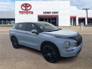 Used 2023 Mitsubishi Outlander SE video 1