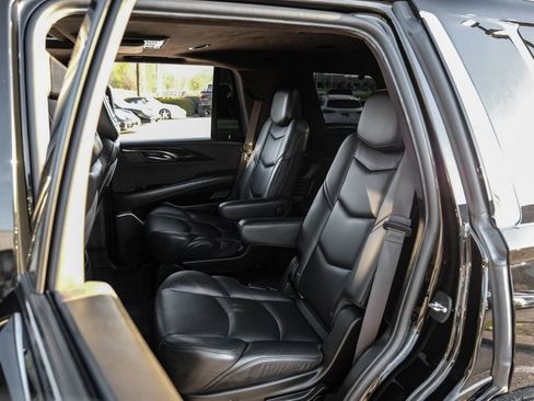 Used 2019 Cadillac Escalade Platinum image 44