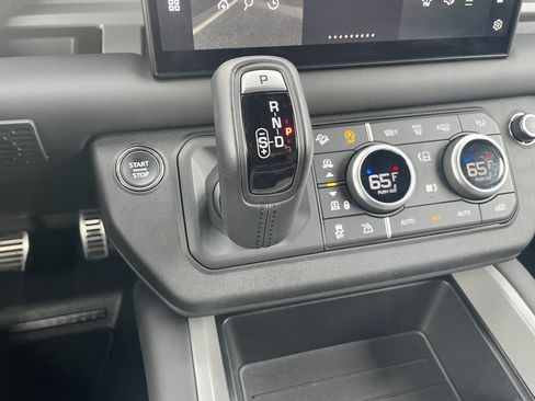 Certified 2025 Land Rover Defender 110 V8 AWD/4WD image 20