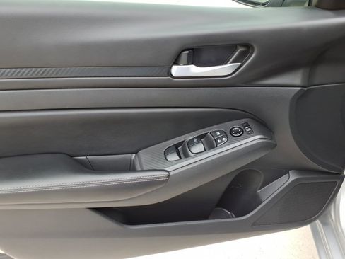 Used 2024 Nissan Altima 2.5 SV FWD image 13