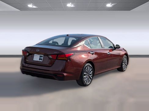 Used 2024 Nissan Altima 2.5 SV image 9