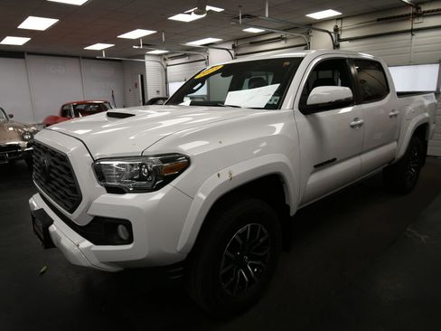 Used 2023 Toyota Tacoma TRD Sport w/ Advanced Technology Package AWD/4WD image 4
