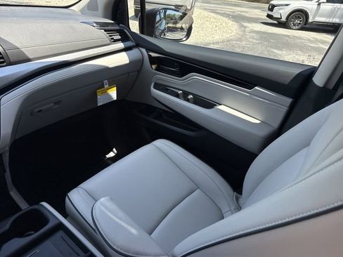 New 2026 Honda Odyssey Touring image 22