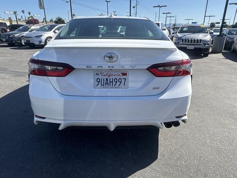Used 2021 Toyota Camry SE FWD image 5