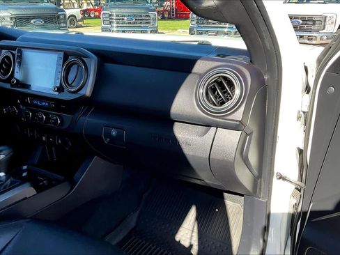 Used 2023 Toyota Tacoma TRD Off-Road image 18