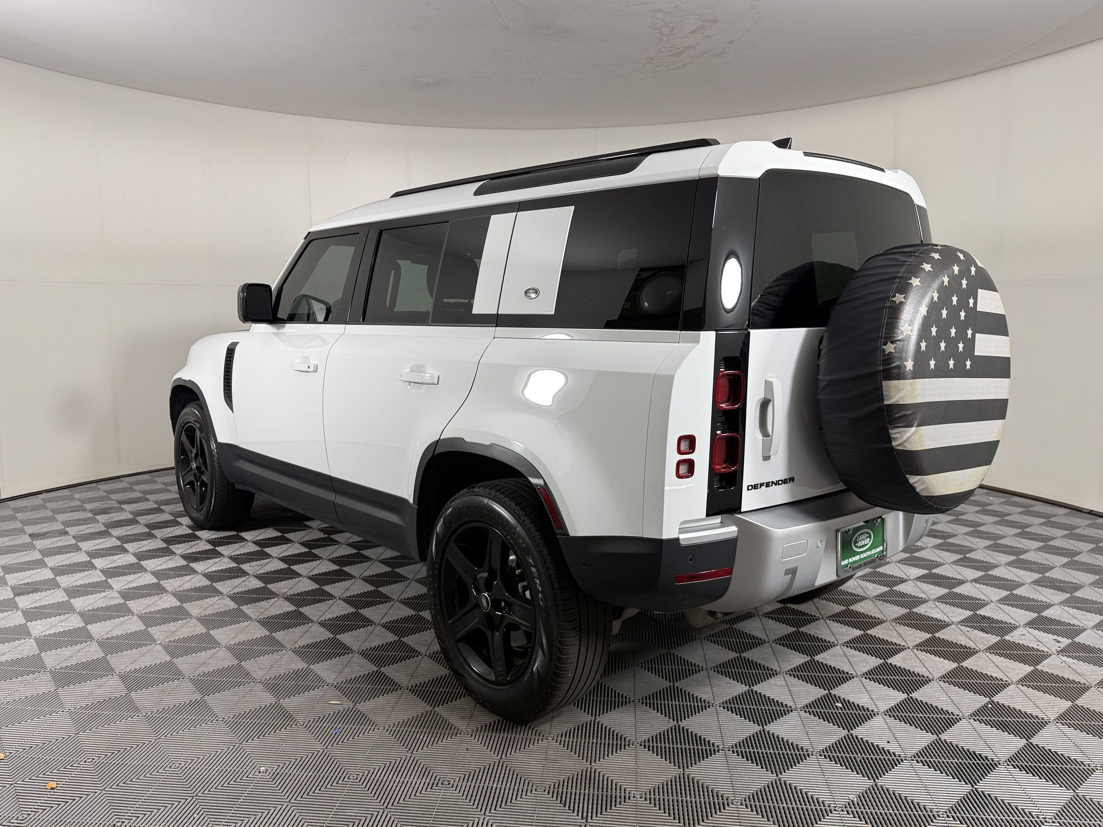 Used 2024 Land Rover Defender 110 S AWD/4WD image 3