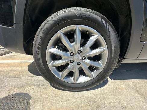 Used 2018 Jeep Cherokee Limited AWD/4WD image 14