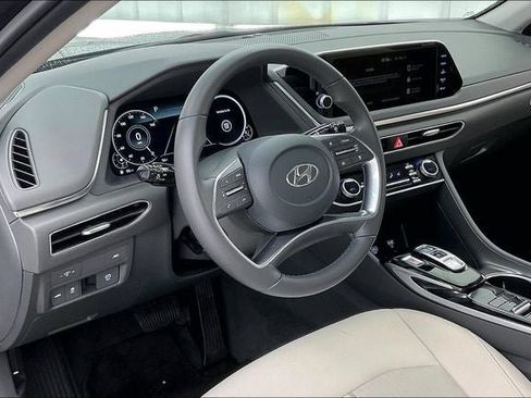 Certified 2023 Hyundai Sonata SEL w/ Convenience Package image 17