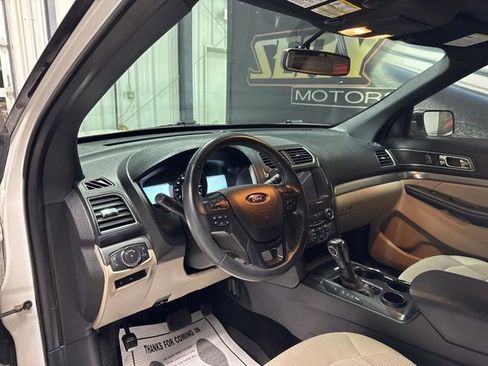 Used 2019 Ford Explorer XLT w/ Equipment Group 201A FWD image 6