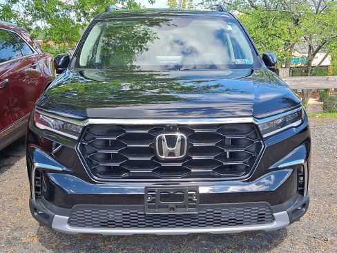 Used 2023 Honda Pilot Elite image 2