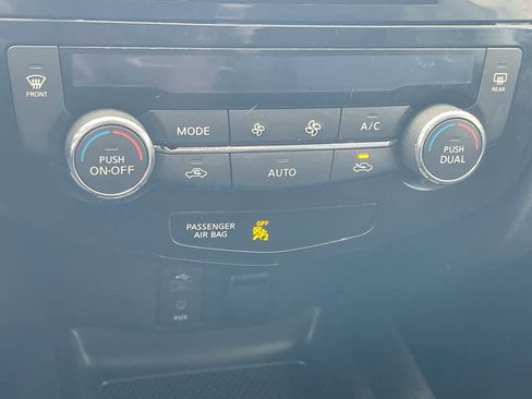 Used 2017 Nissan Rogue SV AWD/4WD image 18