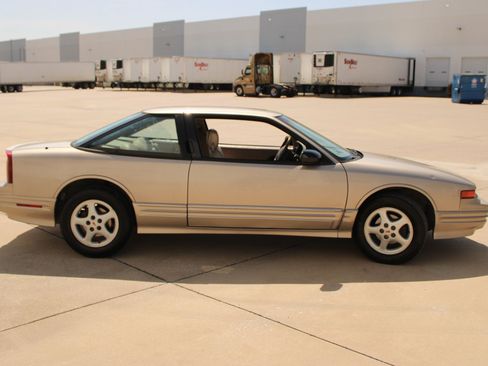 Used 1997 Oldsmobile Cutlass Supreme SL FWD image 17