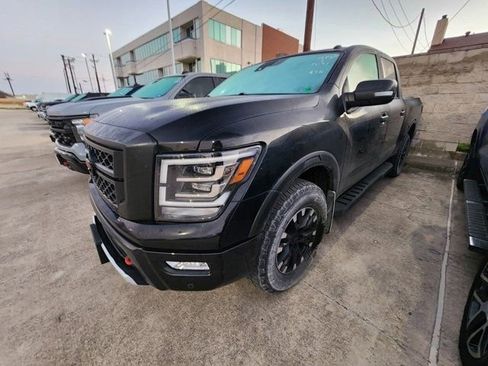 Used 2021 Nissan Titan PRO-4X w/ Pro-4x Convenience Package image 3