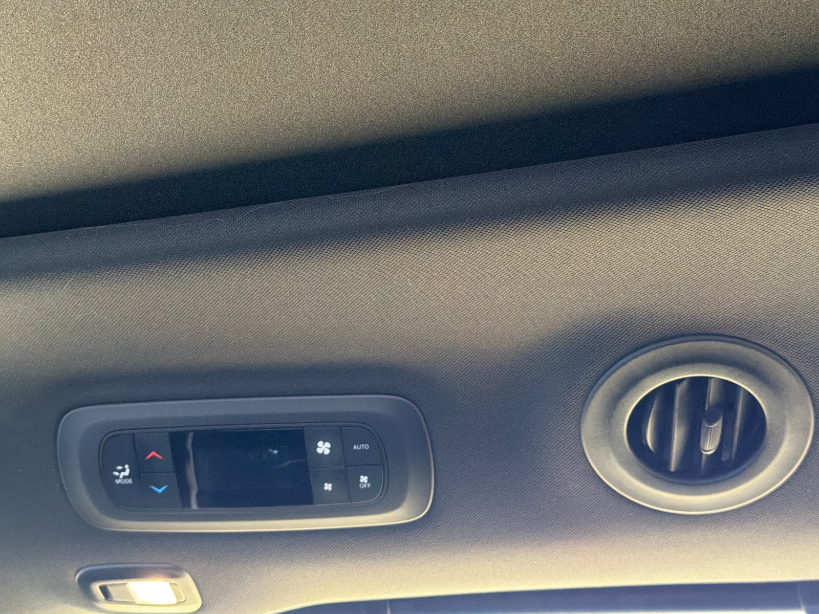 Used 2026 Chrysler Pacifica Limited FWD image 36