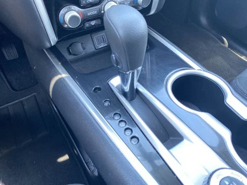Used 2020 Nissan Pathfinder S AWD/4WD image 19