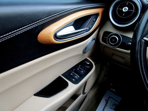 Used 2017 Alfa Romeo Giulia Ti w/ TI Lusso Light Wood Package image 28