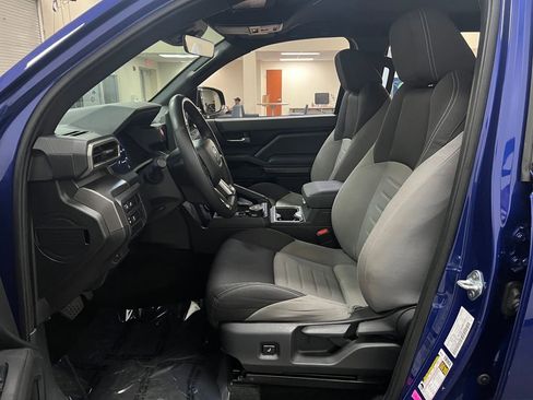 Used 2024 Toyota Tacoma TRD Off-Road image 10