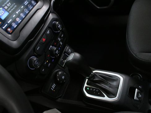 Used 2020 Jeep Renegade Latitude AWD/4WD image 20
