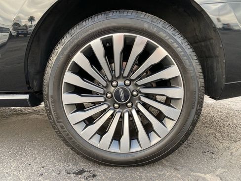 Used 2018 Lincoln Navigator Reserve w/ Technology Package image 34