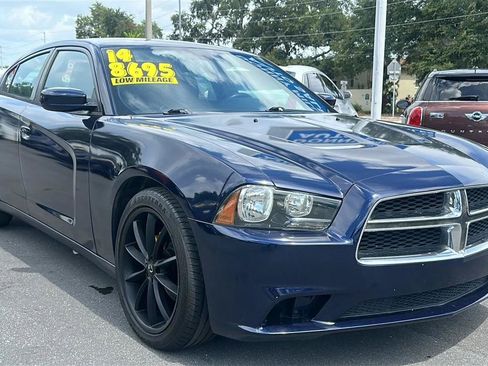 Used 2014 Dodge Charger SE RWD image 4
