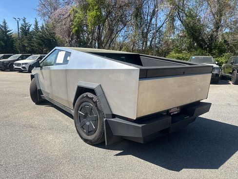 Used 2024 Tesla Cybertruck AWD Crew Cab image 2
