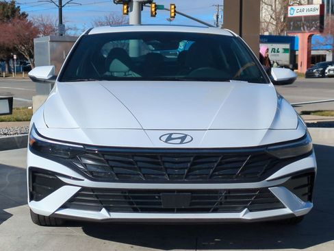 Certified 2025 Hyundai Elantra Limited image 11