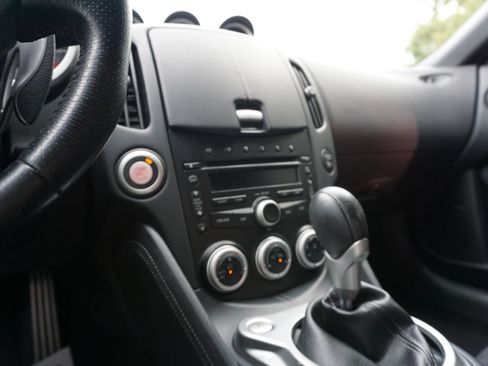 Used 2014 Nissan 370Z Touring RWD image 29