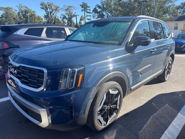 Used 2023 Kia Telluride S AWD/4WD image 2