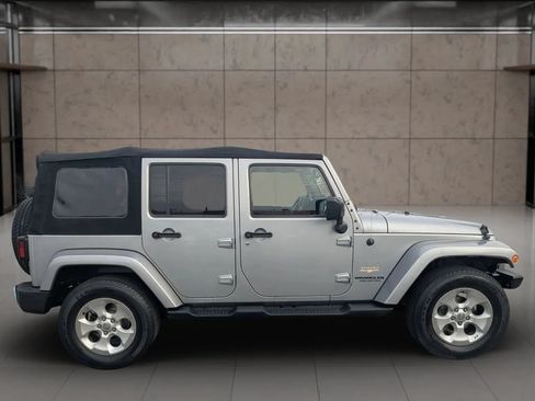 Used 2015 Jeep Wrangler Unlimited Sahara w/ Connectivity Group AWD/4WD image 4