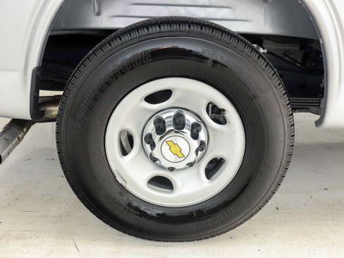 Used 2025 Chevrolet Express 3500 LT w/ LT Preferred Equipment Group image 28